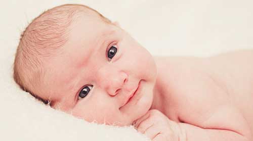 علت پف زیر چشم نوزاد چیست؟